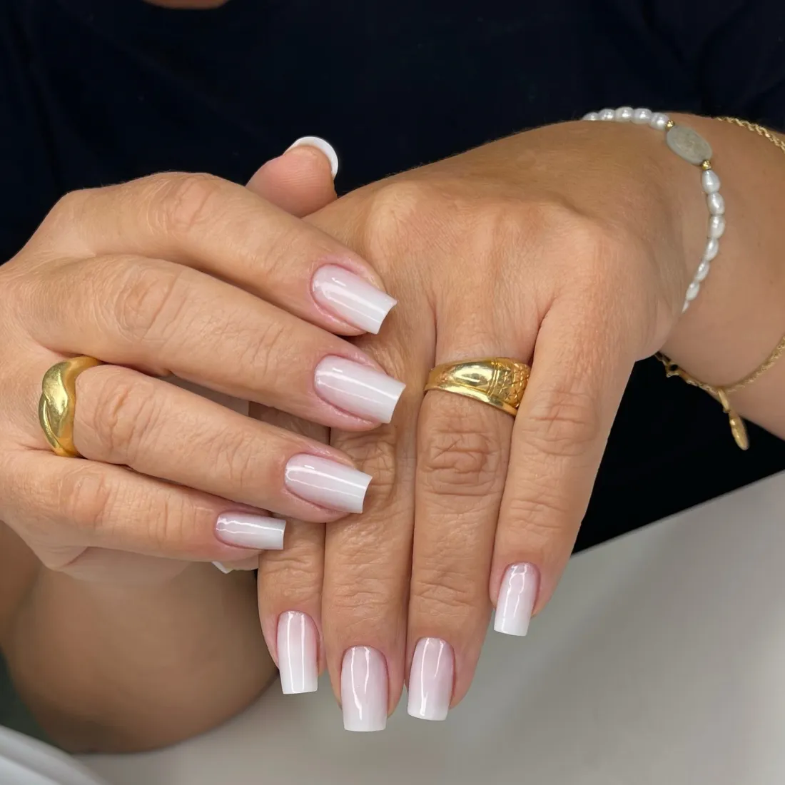 Baby boomer quadrado com anel dourado