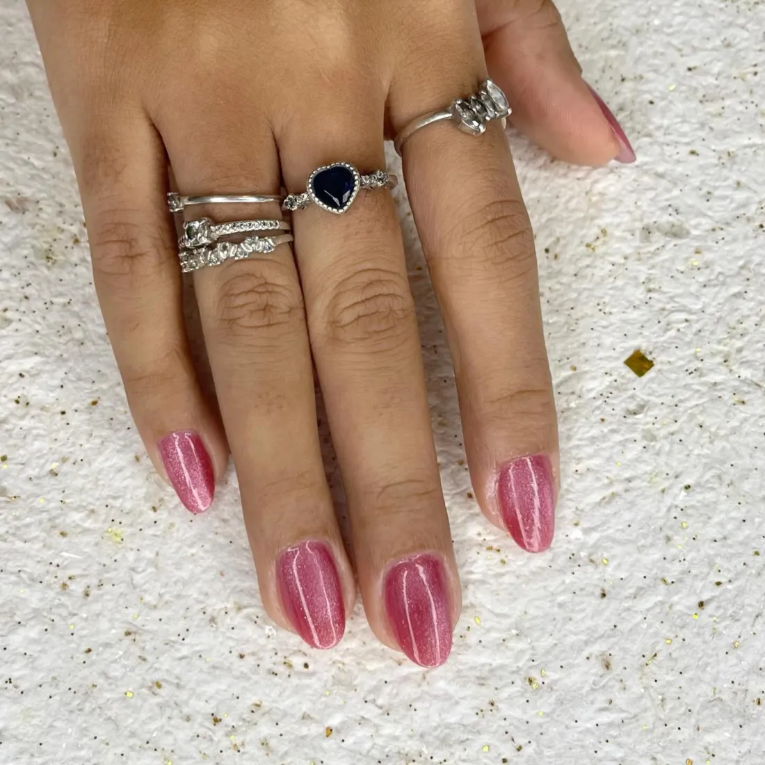 Esmalte magnético rosa com anéis de prata